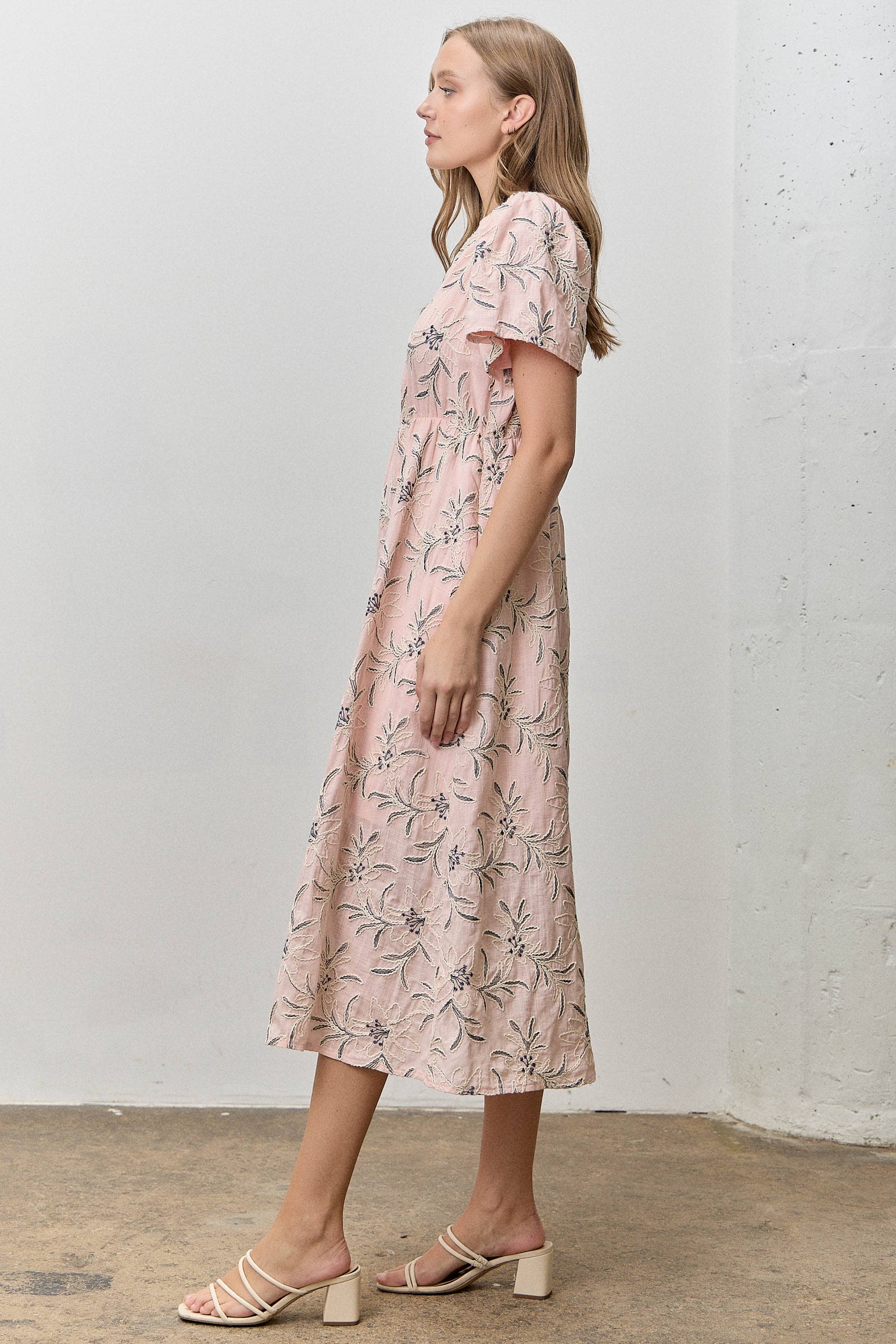 Floral Embroidered Midi Dress(extended sizes)